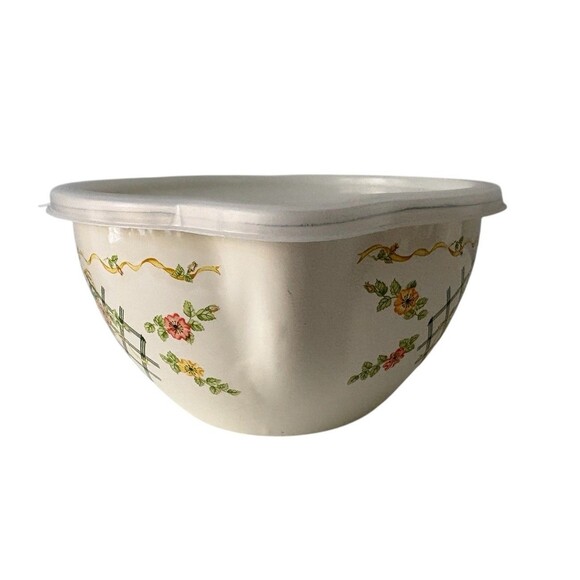 M. Kamenstein 8 Cup Metal Mixing Measuring Bowl Trellis Rose Design Cottage Vtg - Picture 3 of 11